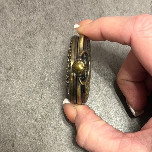 Vintage Victorian Style Pocket Watch with Rhinestones Click Open Front - Picture 4 of 6